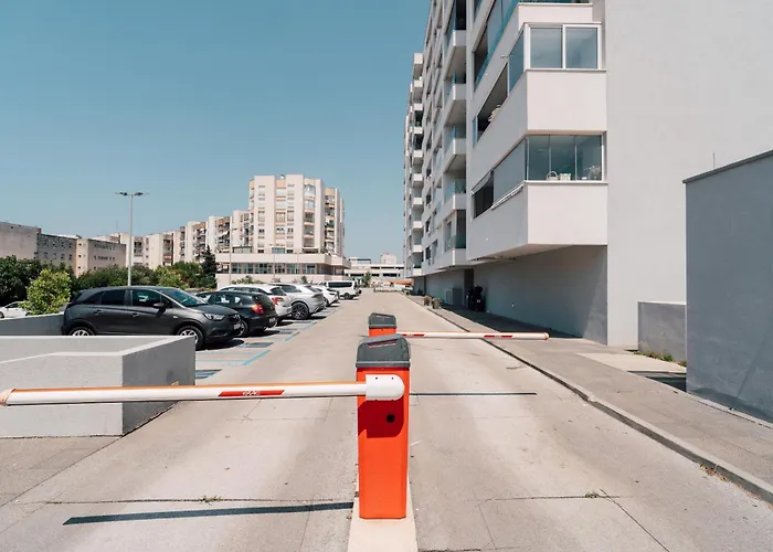 Luminous Living דירה