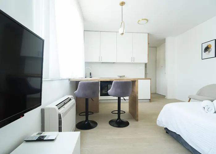 Luminous Living דירה