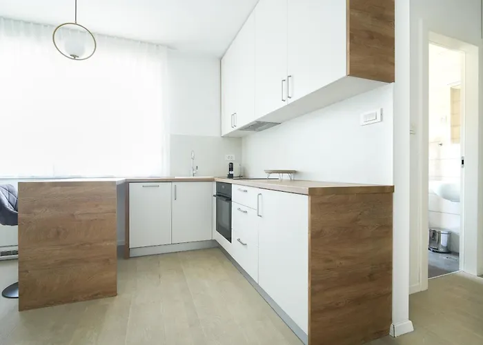 Luminous Living דירה